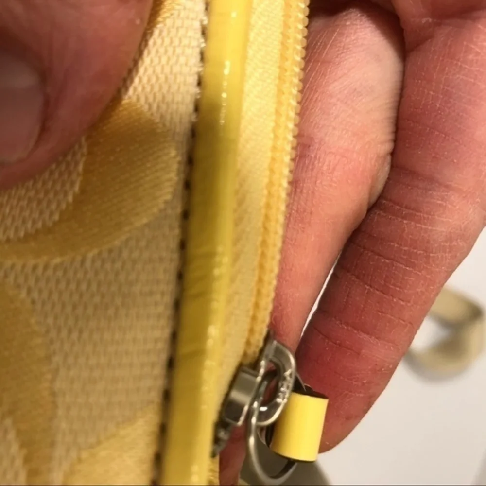 Coach vintage y2k signature yellow crossbody swingpack bag